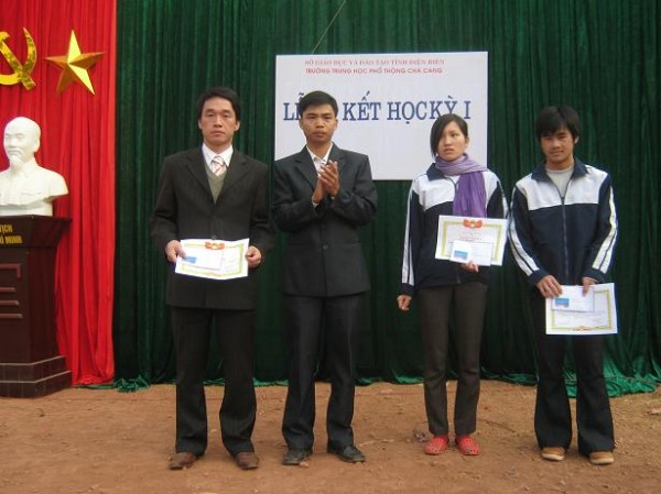 Tuyên dương các cá nhân có thành tích trong kỳ thi HSG