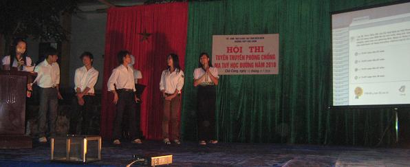 Phần thi hiểu biết kiến thức Phòng chống ma túy diễn ra rất sôi động thu hút hành ngàn khán giả theo dõi