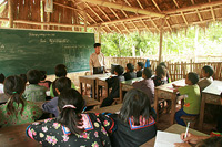 Nhiều giáo viên vẫn chấp nhận gian nan đem con chữ đến cho học sinh miền núi