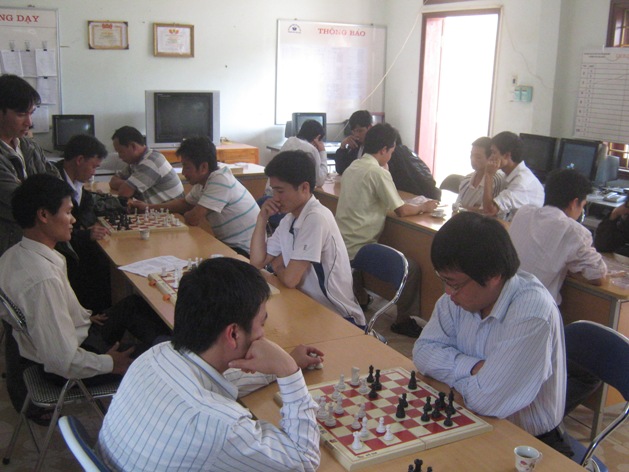 Các trận cờ vua và cờ tướng diễn ra khá căng thẳng