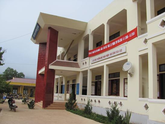 Tập trung xây dựng một số hạng mục công trình ở địa điểm có điều kiện bố trí, ổn định dân cư để ổn định đời sống lâu dài cho người dân. Ảnh: Trường THPT Chà Cang, huyện Mường Nhé (dienbien.edu.vn)
